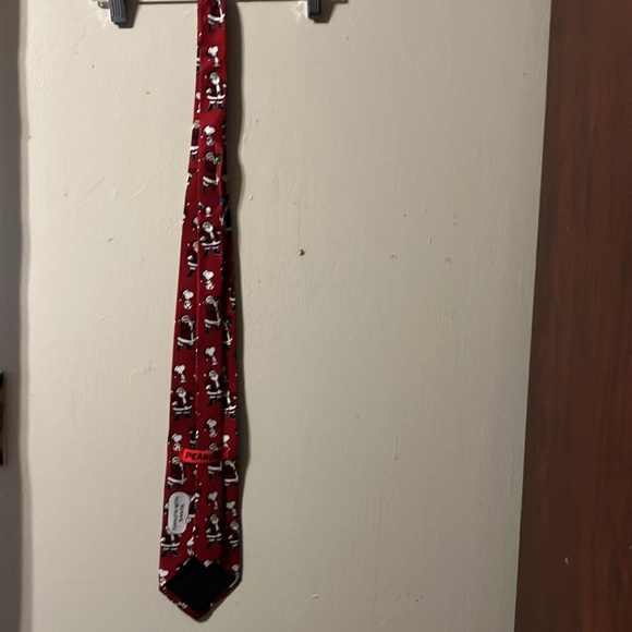 Men’s vintage peanuts Christmas silk tie with Snoopy. - Picture 3 of 6